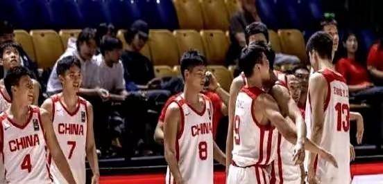 足球大师赛焦点战：齐鲁迅豹队强势横扫胶东巨龙队，新星闪耀。冲刺阶段不容有失的简单介绍