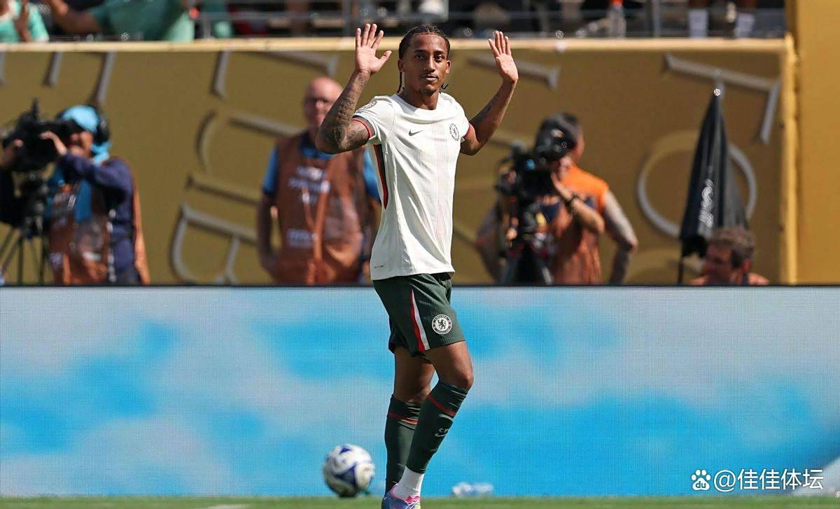 凯恩在美国队比赛中重返赛场,出色发挥引发热议!观众掌声雷动(足球乌龙球是什么意思) 凯恩在美国队比赛中重返赛场,出色发挥引发热议!观众掌声雷动(足球乌龙球是什么意思)