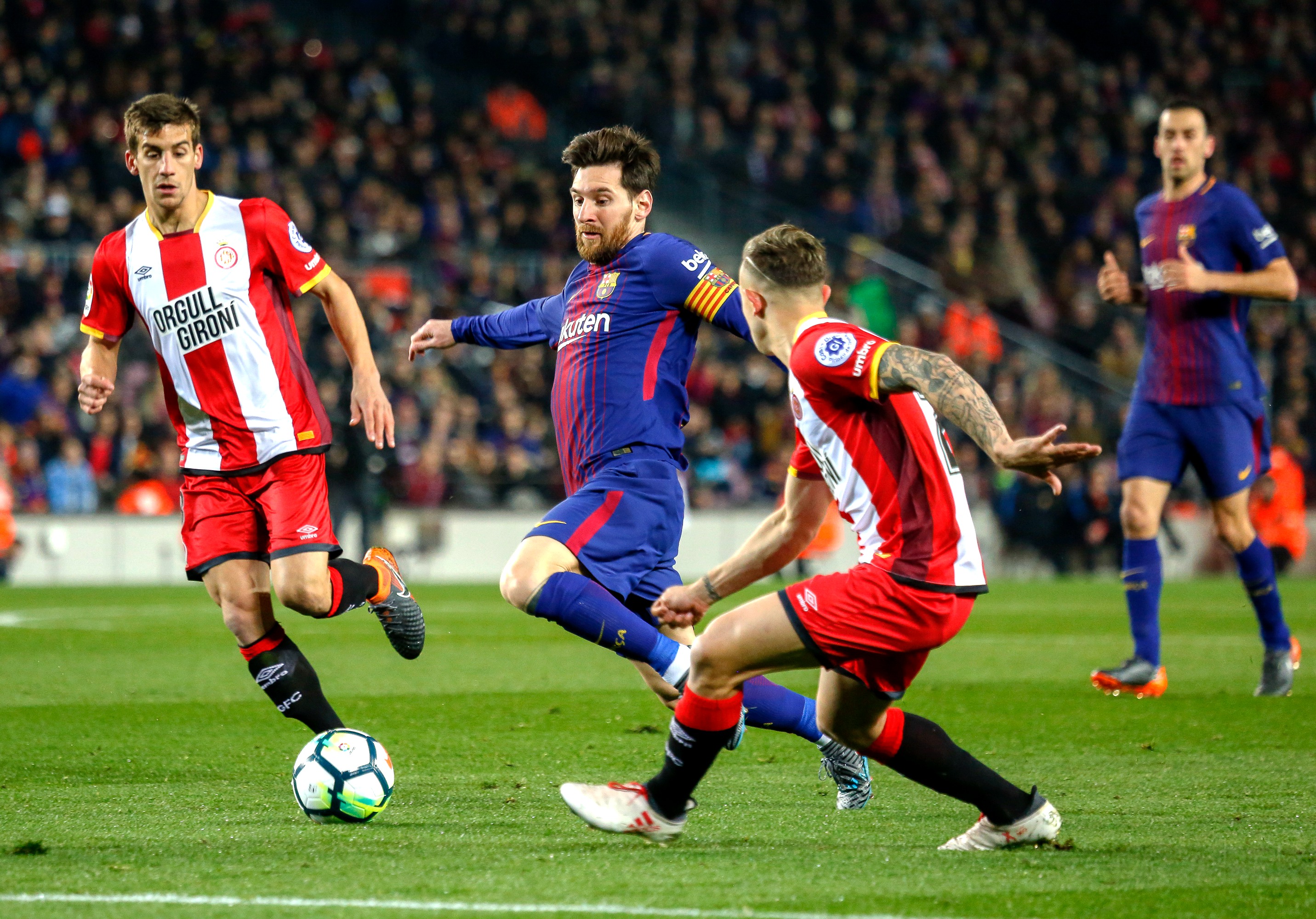 萨拉赫连续十二场比赛得分超过败北,巴塞罗那不断突破!全场沸腾不已的简单介绍 萨拉赫连续十二场比赛得分超过败北,巴塞罗那不断突破!全场沸腾不已的简单介绍