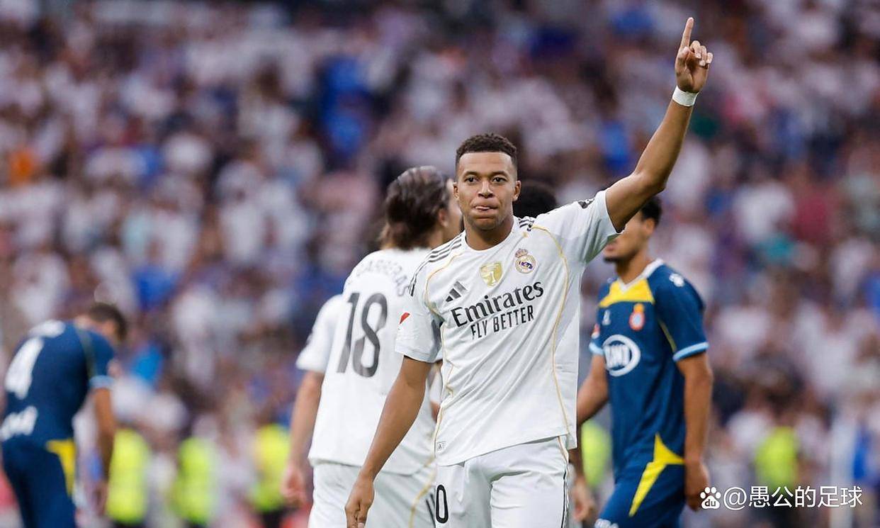 跳水首金观众席上的中国人沸腾了 跳水首金观众席上的中国人沸腾了