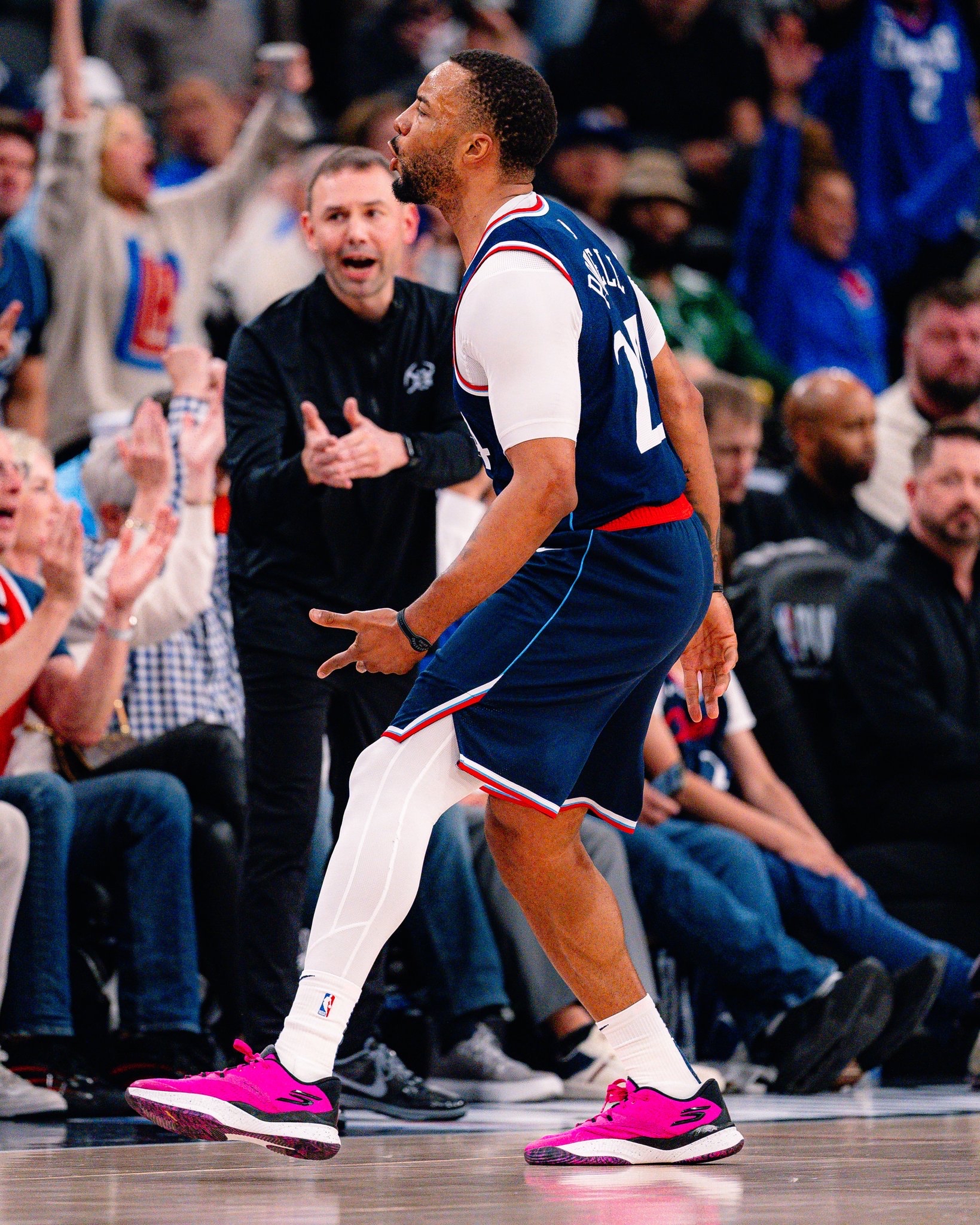 包含洛杉矶快船发布备战花絮;冲刺阶段临场应变;社区盾任务艰巨;数据趋势出现新变化的词条 包含洛杉矶快船发布备战花絮;冲刺阶段临场应变;社区盾任务艰巨;数据趋势出现新变化的词条