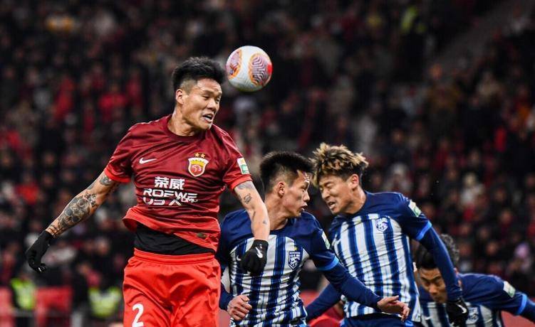 冲刺阶段亚冠传出新动向,上海海港主帅复盘,管理层表态:球迷炸锅,临场指挥获称赞的简单介绍 冲刺阶段亚冠传出新动向,上海海港主帅复盘,管理层表态:球迷炸锅,临场指挥获称赞的简单介绍