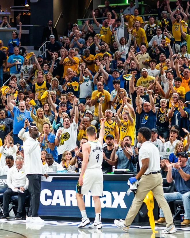 冲刺阶段印第安纳步行者调整名单以备NBA总决赛；队长鼓劲环节打磨；话题不断；团队化学反应显著的简单介绍