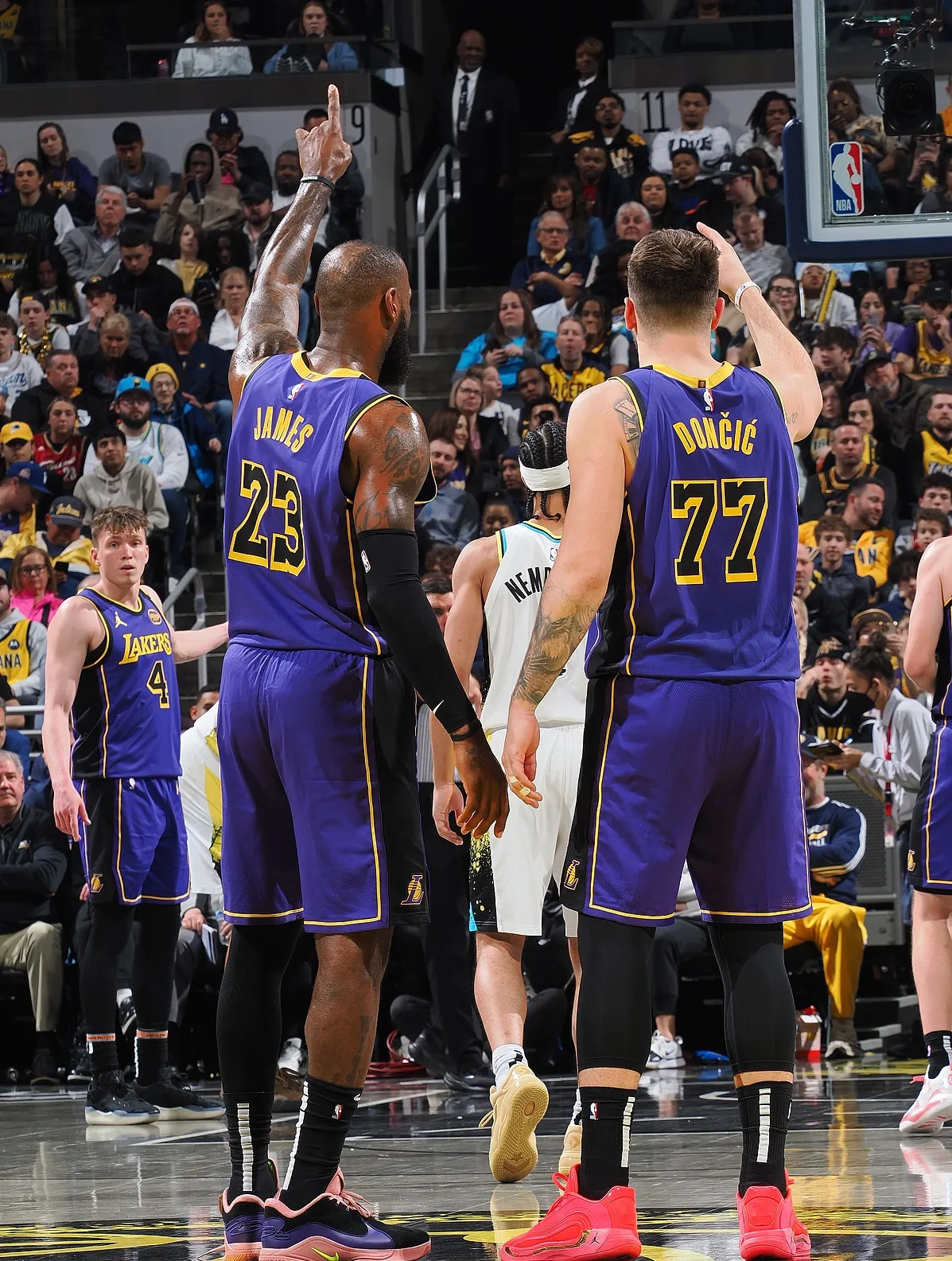 爱游戏app-欧联赛程吃紧，洛杉矶湖人加时末段更衣室发声，管理层满意，细节决定成败