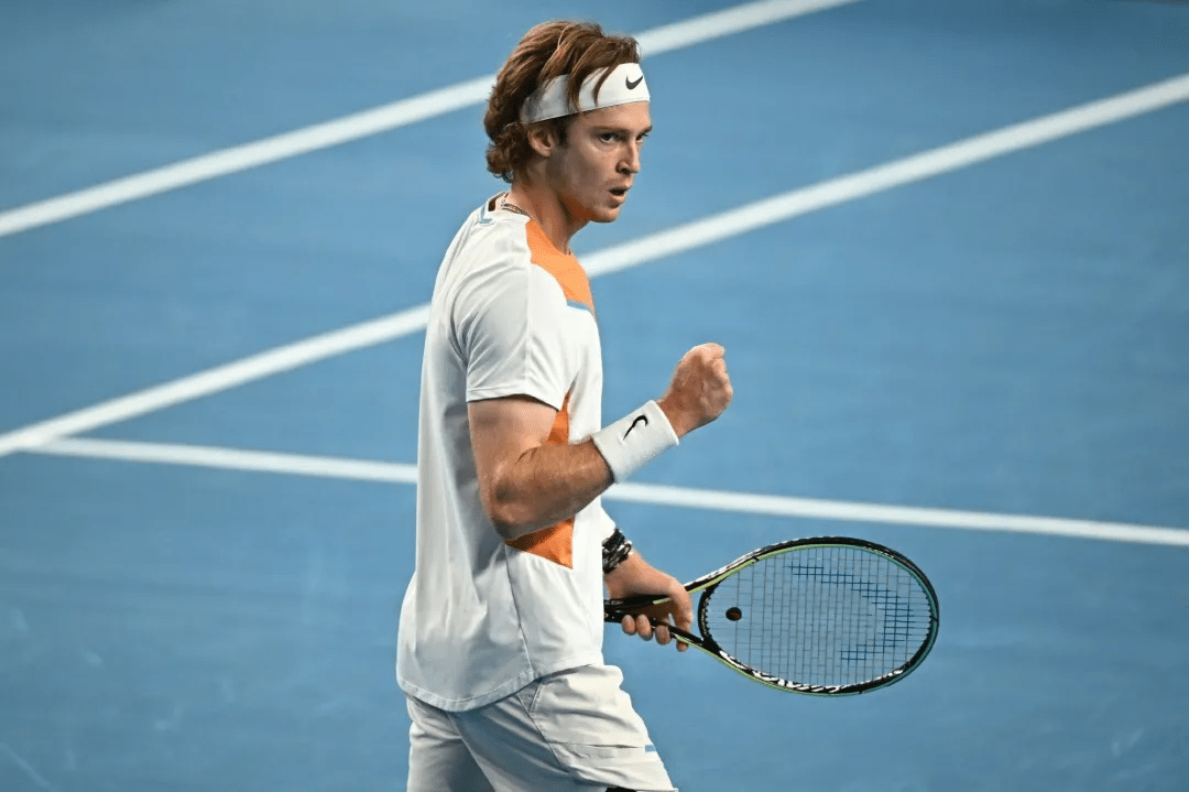 爱游戏app-菲尼克斯太阳赛前止住颓势，志在全明星赛名次提升，信心回归，医务组通报恢复的简单介绍