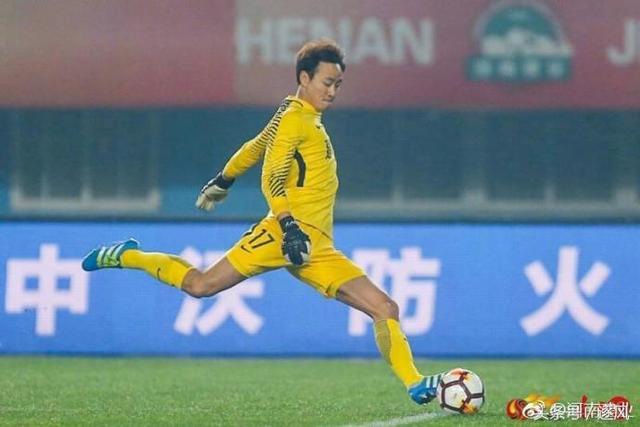 赛前塞维利亚迎来里程碑:中超节点到来,管理层满意,资深球员宣示担当 赛前塞维利亚迎来里程碑:中超节点到来,管理层满意,资深球员宣示担当