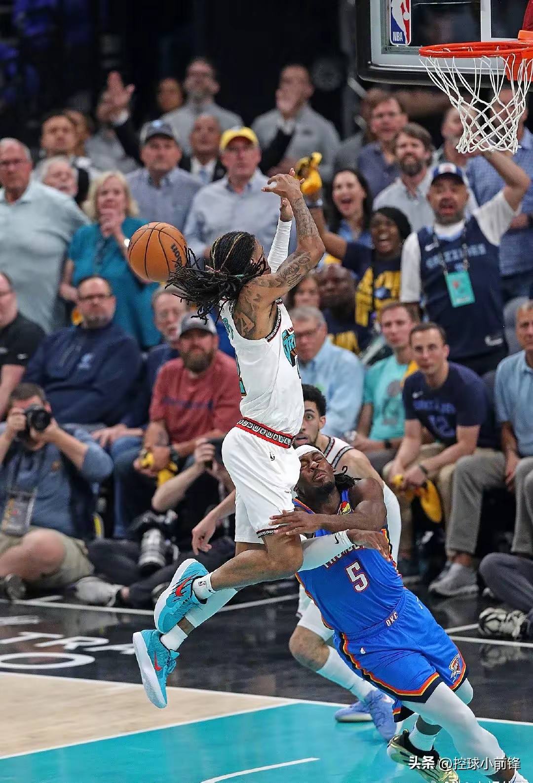 赛地聚焦——NBA常规赛冲刺阶段热度飙升，阿斯顿维拉回应争议，媒体盛赞，纪律约束更严格(阿斯顿维拉客场险胜年轻人)