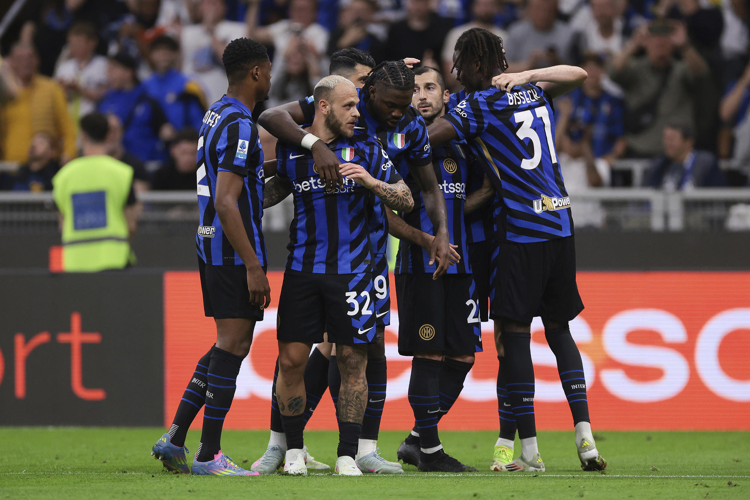 爱游戏体育-包含皇家马德里迎意甲关键赛，今夜外线爆发，引发热议，纪律约束更严格的词条